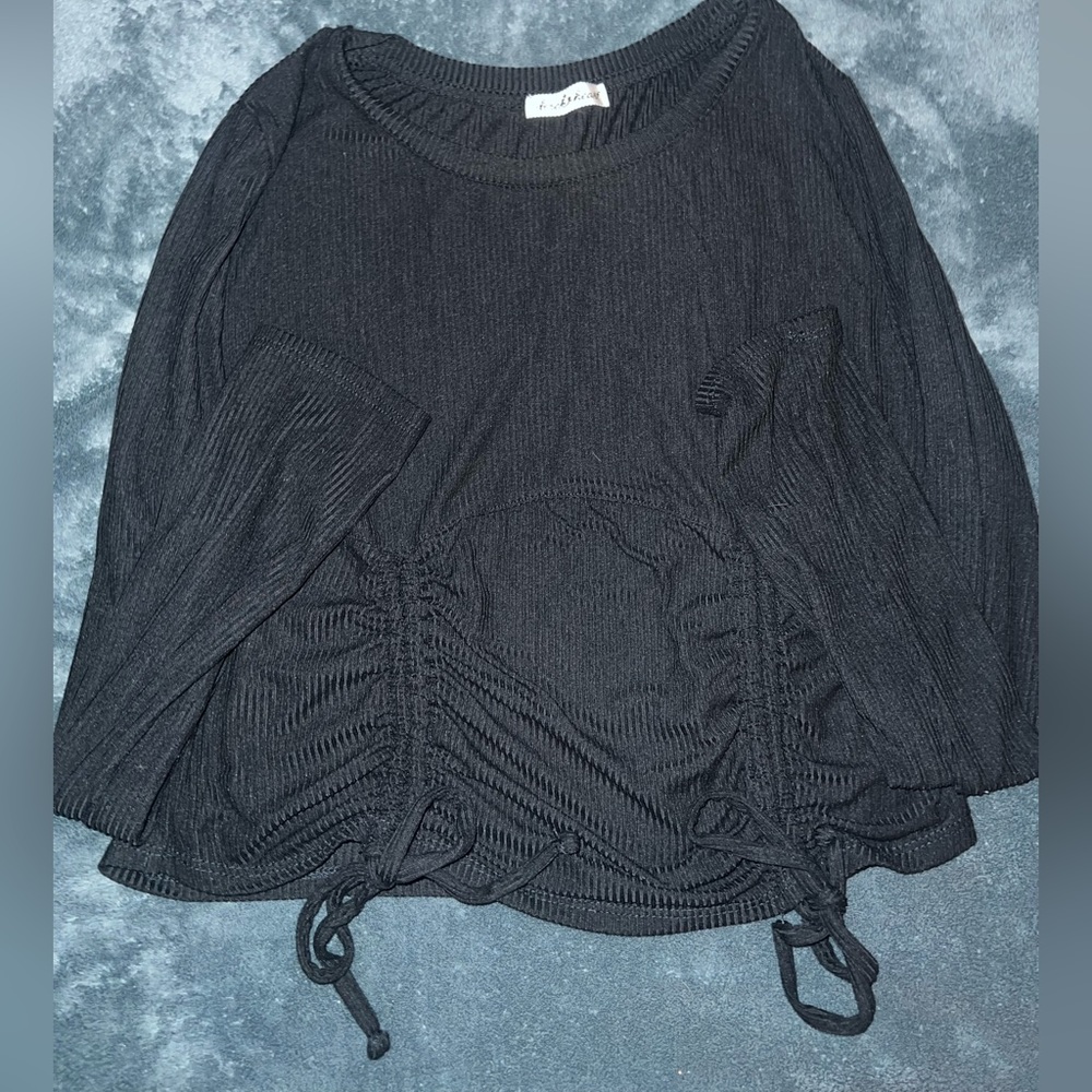 black ribbed long sleeve cropped top